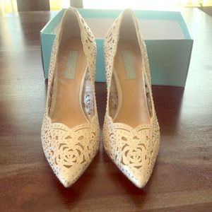 Betsy Johnson Champagne 4” pump heel